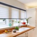 Рулонные шторы на пластиковые окна: сочетание стиля и комфорта для кухни